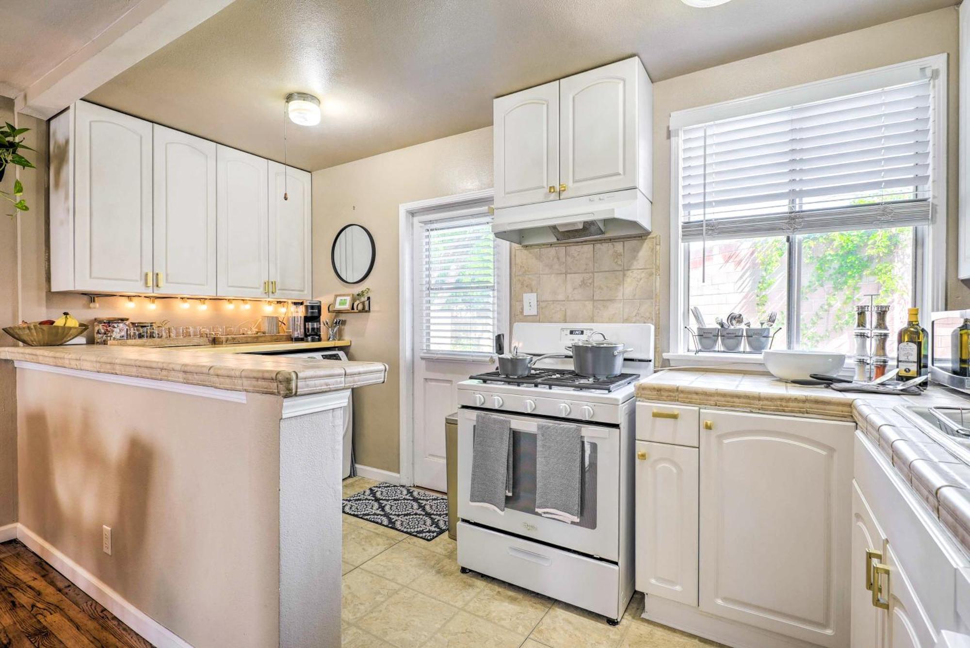 Stylish And Modern Burbank Gem With Private Yard! Villa Dış mekan fotoğraf