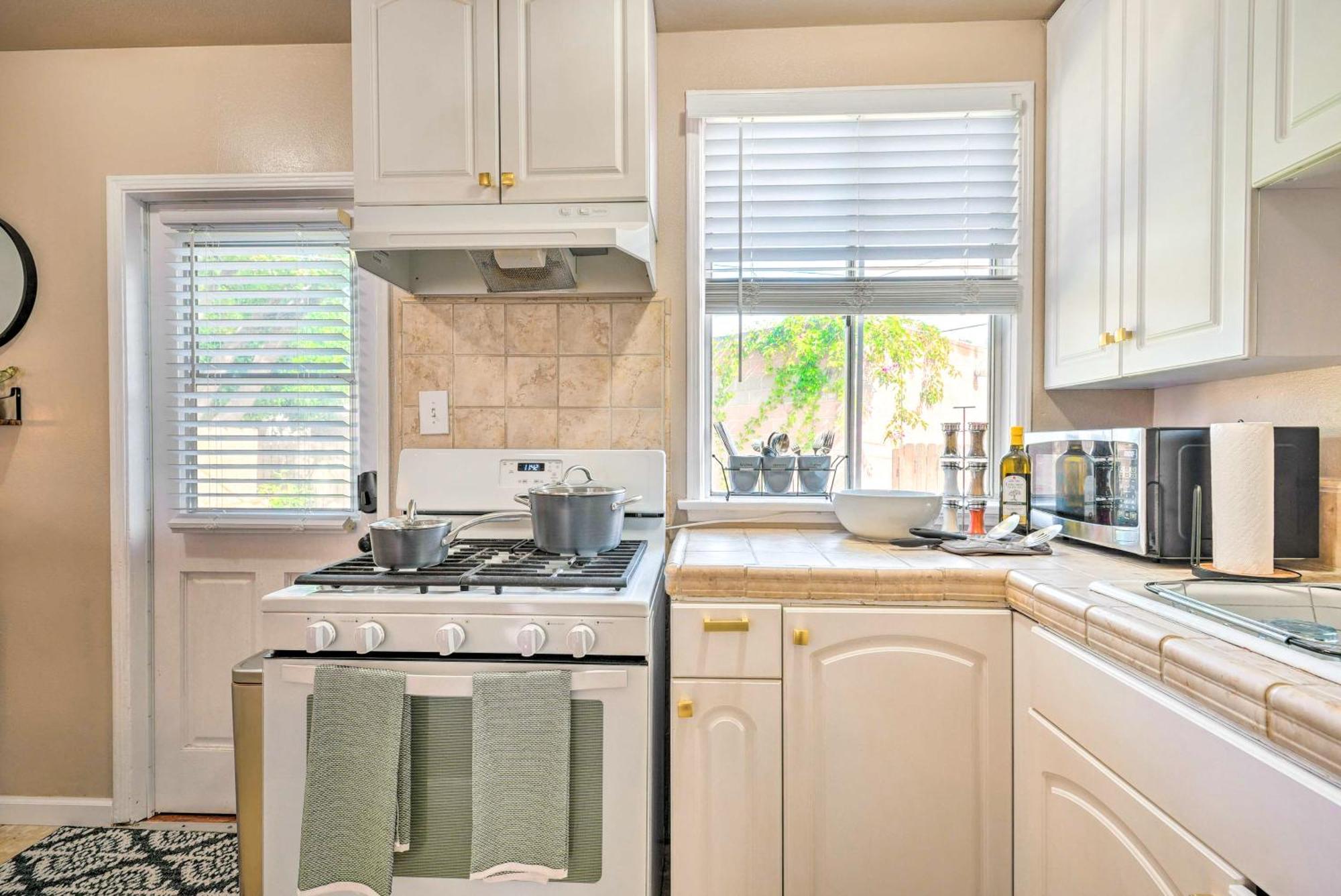 Stylish And Modern Burbank Gem With Private Yard! Villa Dış mekan fotoğraf