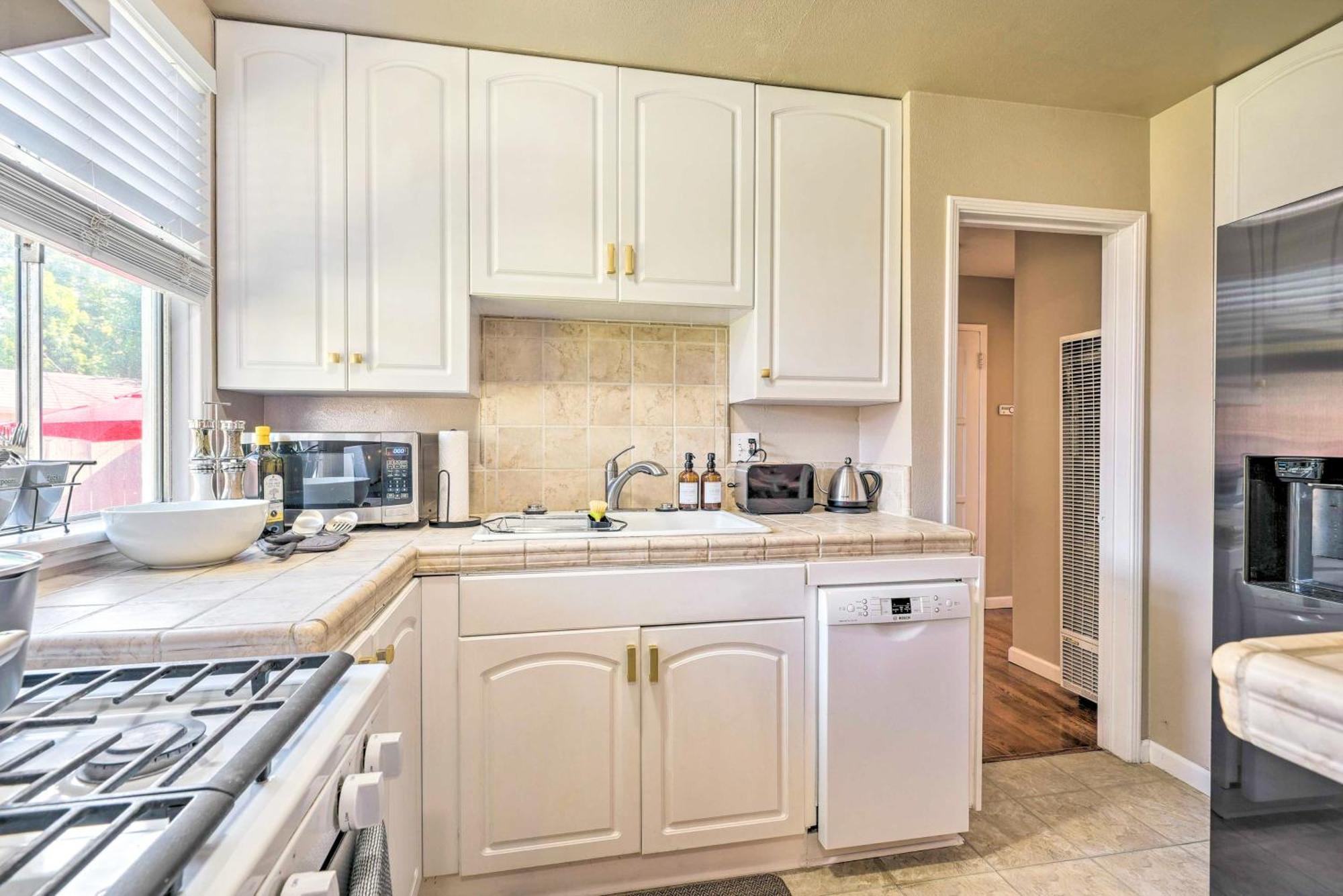 Stylish And Modern Burbank Gem With Private Yard! Villa Dış mekan fotoğraf